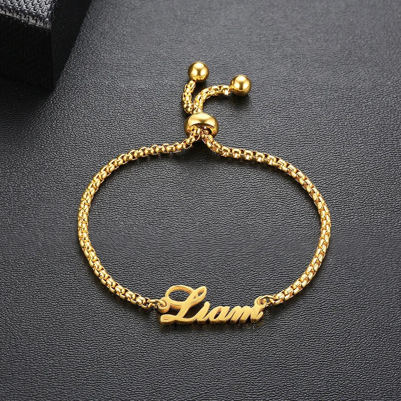 Pulseira com Nome em Cursiva – Personalização Elegante em Aço Dourado