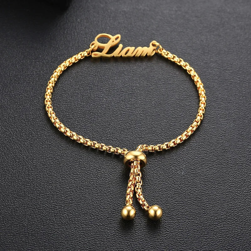 Pulseira com Nome em Cursiva – Personalização Elegante em Aço Dourado