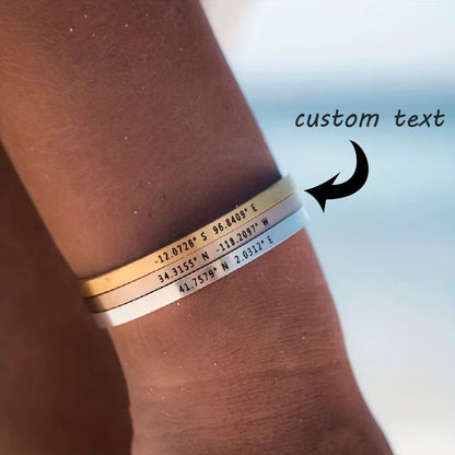 Pulseira Bracelete Dourada com Frase Inspiradora – Estilo e Motivação